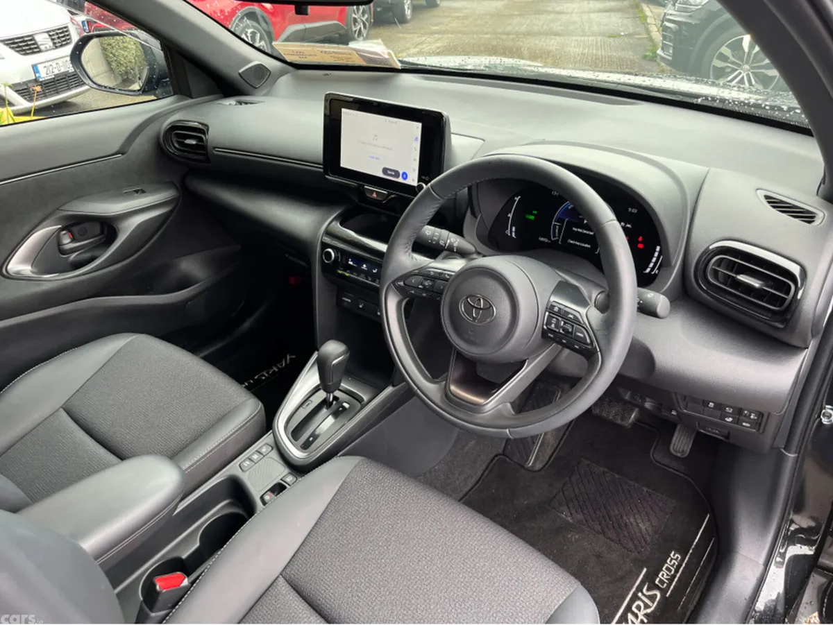 Toyota Yaris Cross SUV, Petrol Hybrid, 2025, Black