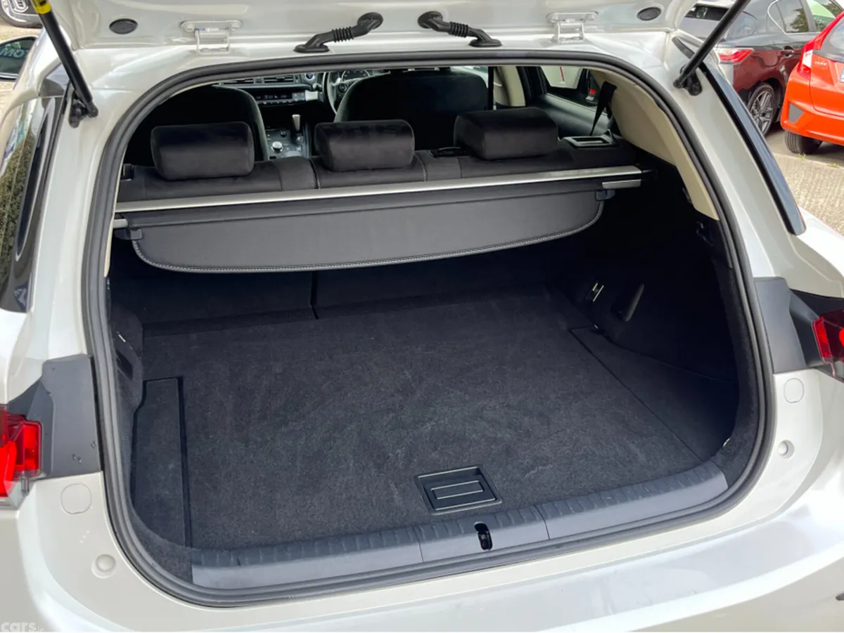 Lexus CT Hatchback, Petrol Hybrid, 2021, White