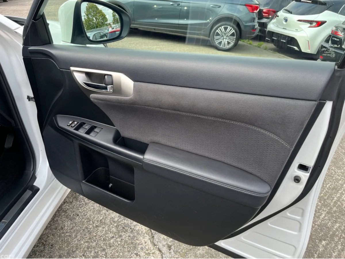 Lexus CT Hatchback, Petrol Hybrid, 2021, White
