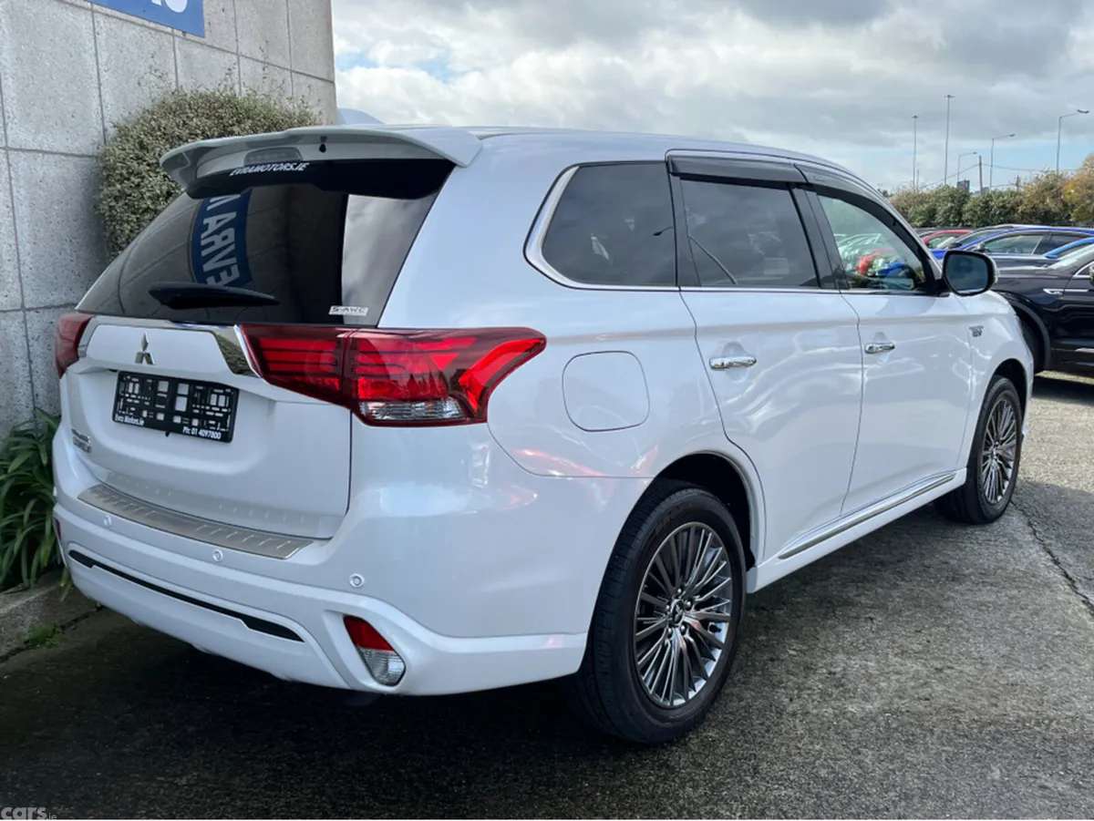 Mitsubishi Outlander SUV, Petrol Plug-in Hybrid, 2021, White