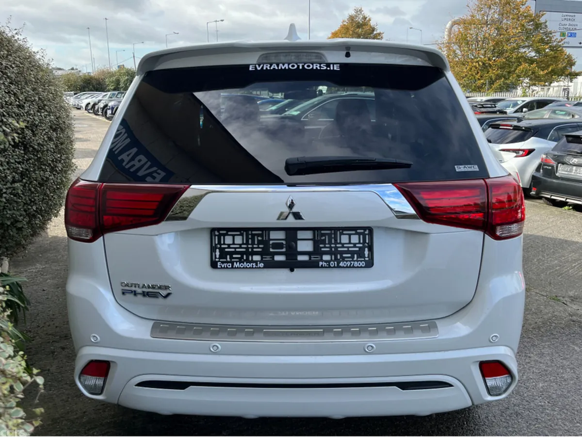Mitsubishi Outlander SUV, Petrol Plug-in Hybrid, 2021, White