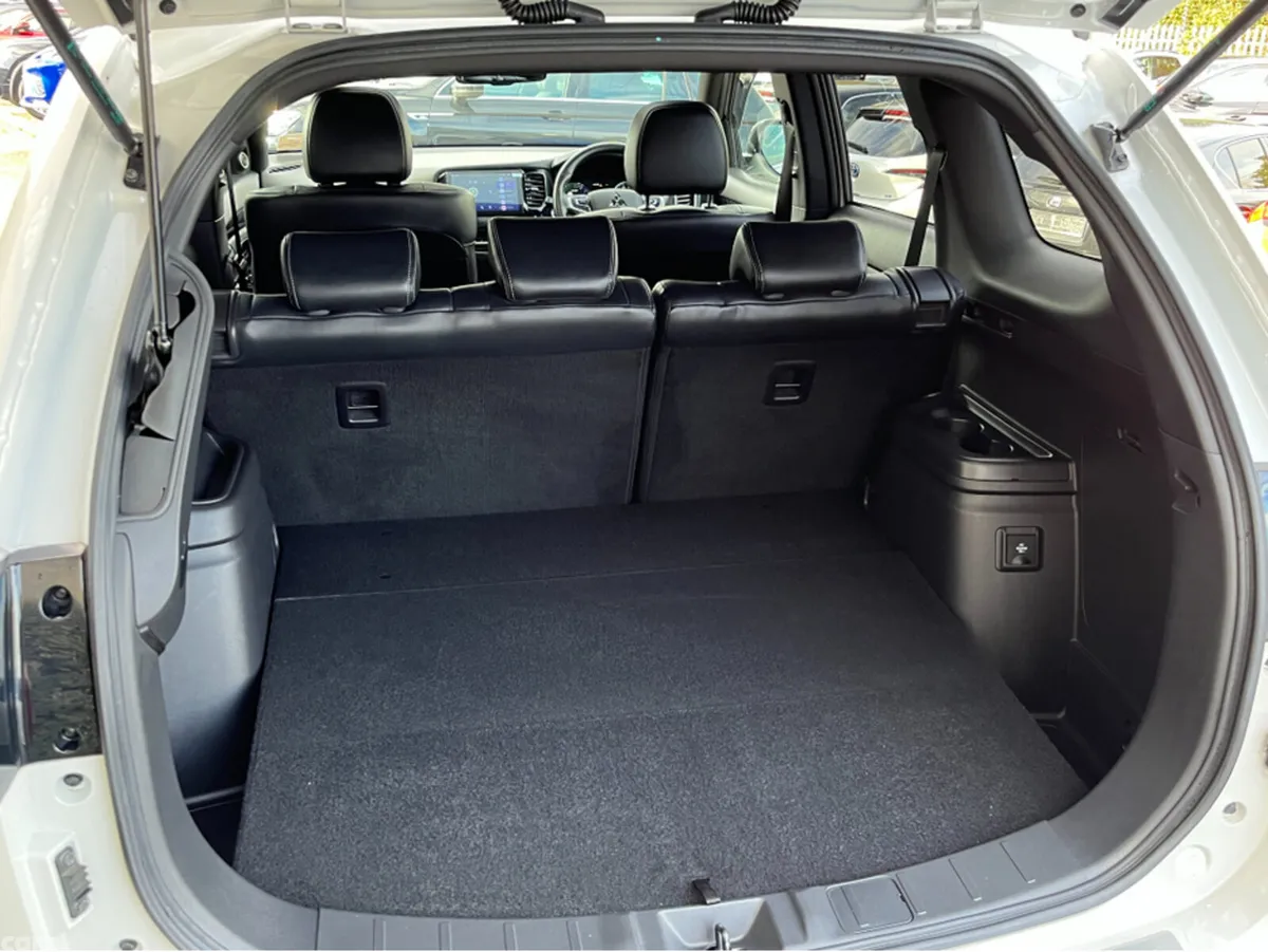 Mitsubishi Outlander SUV, Petrol Plug-in Hybrid, 2021, White