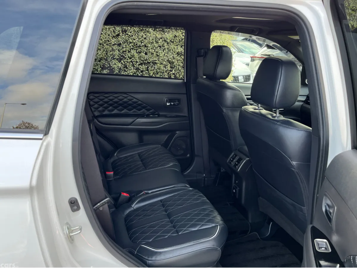 Mitsubishi Outlander SUV, Petrol Plug-in Hybrid, 2021, White