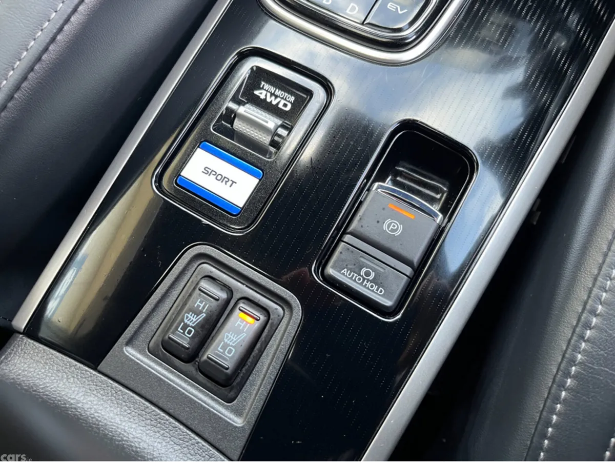 Mitsubishi Outlander SUV, Petrol Plug-in Hybrid, 2021, White