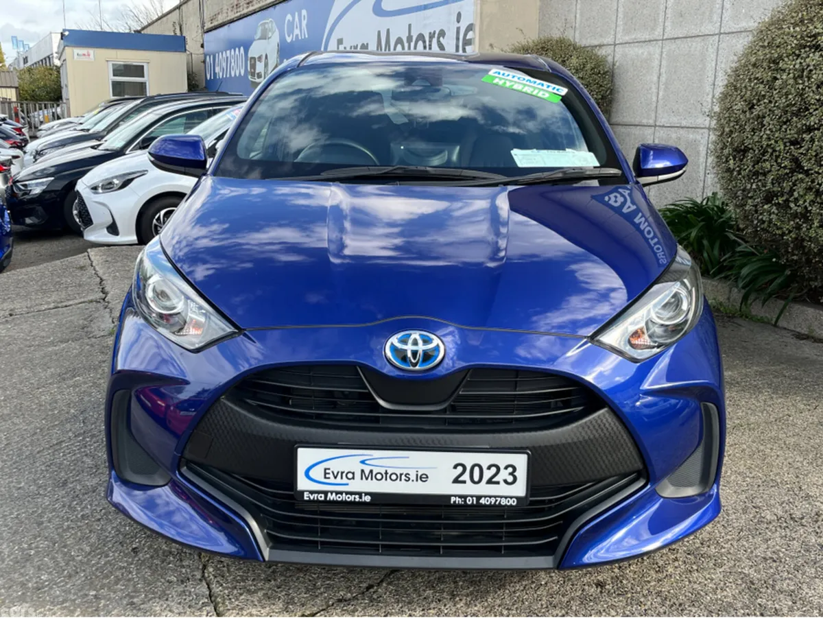 Toyota Yaris Hatchback, Petrol Hybrid, 2023, Blue