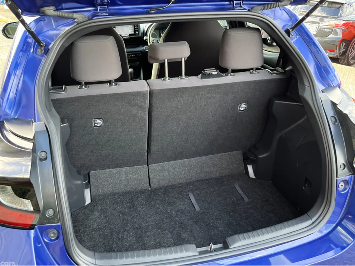 Toyota Yaris Hatchback, Petrol Hybrid, 2023, Blue
