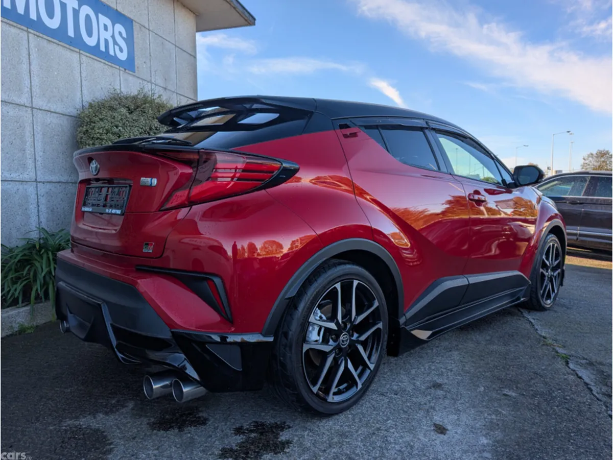 Toyota C-HR SUV, Petrol Hybrid, 2023, Red