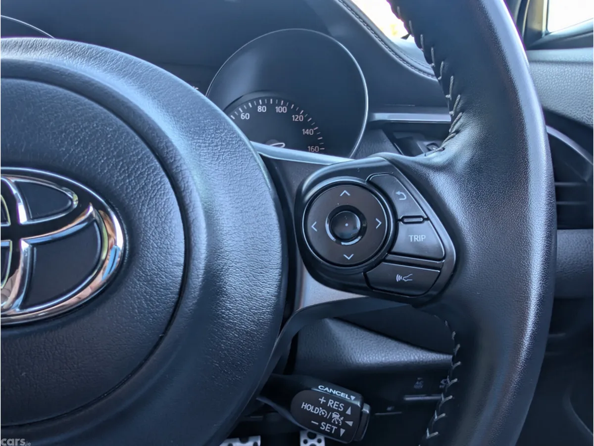 Toyota C-HR SUV, Petrol Hybrid, 2023, Red