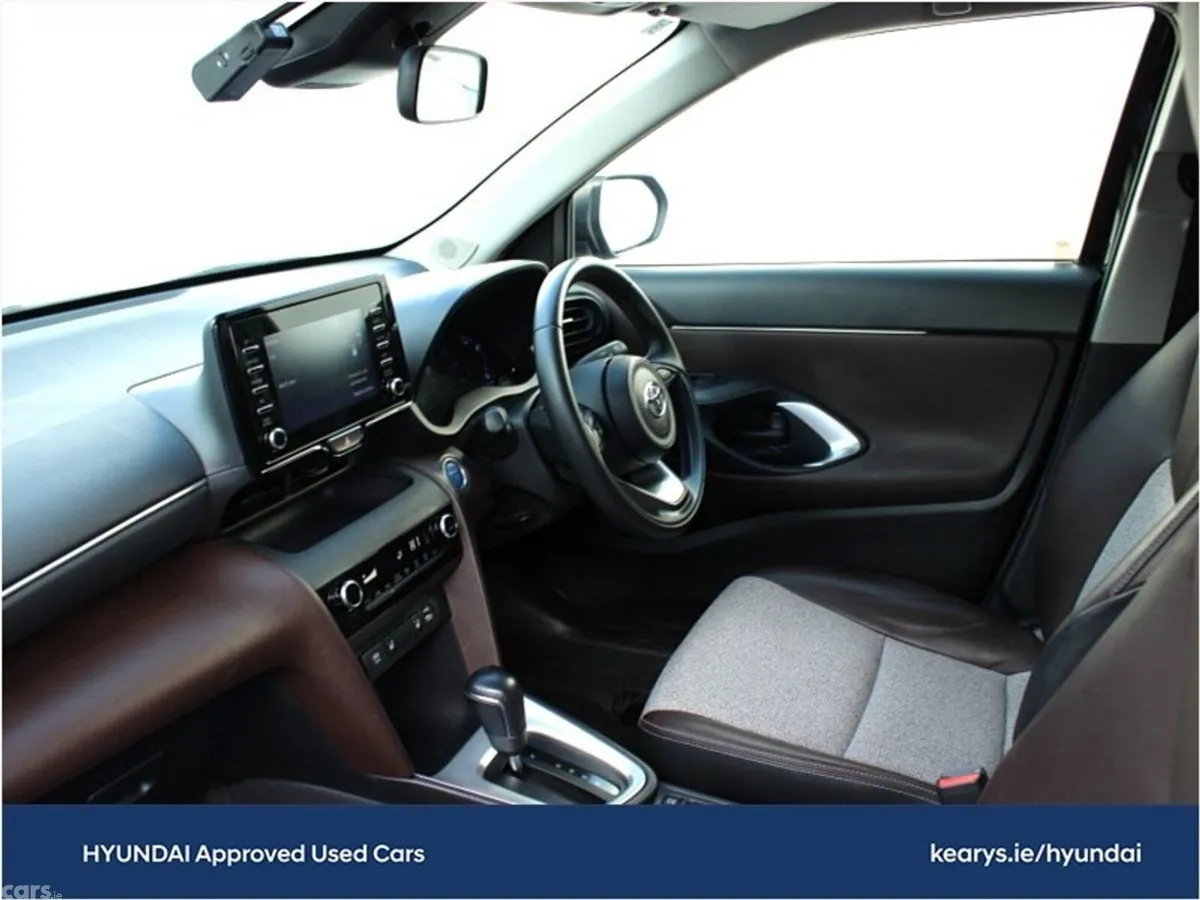 Toyota Yaris Cross Hatchback, Petrol Hybrid, 2021, Black