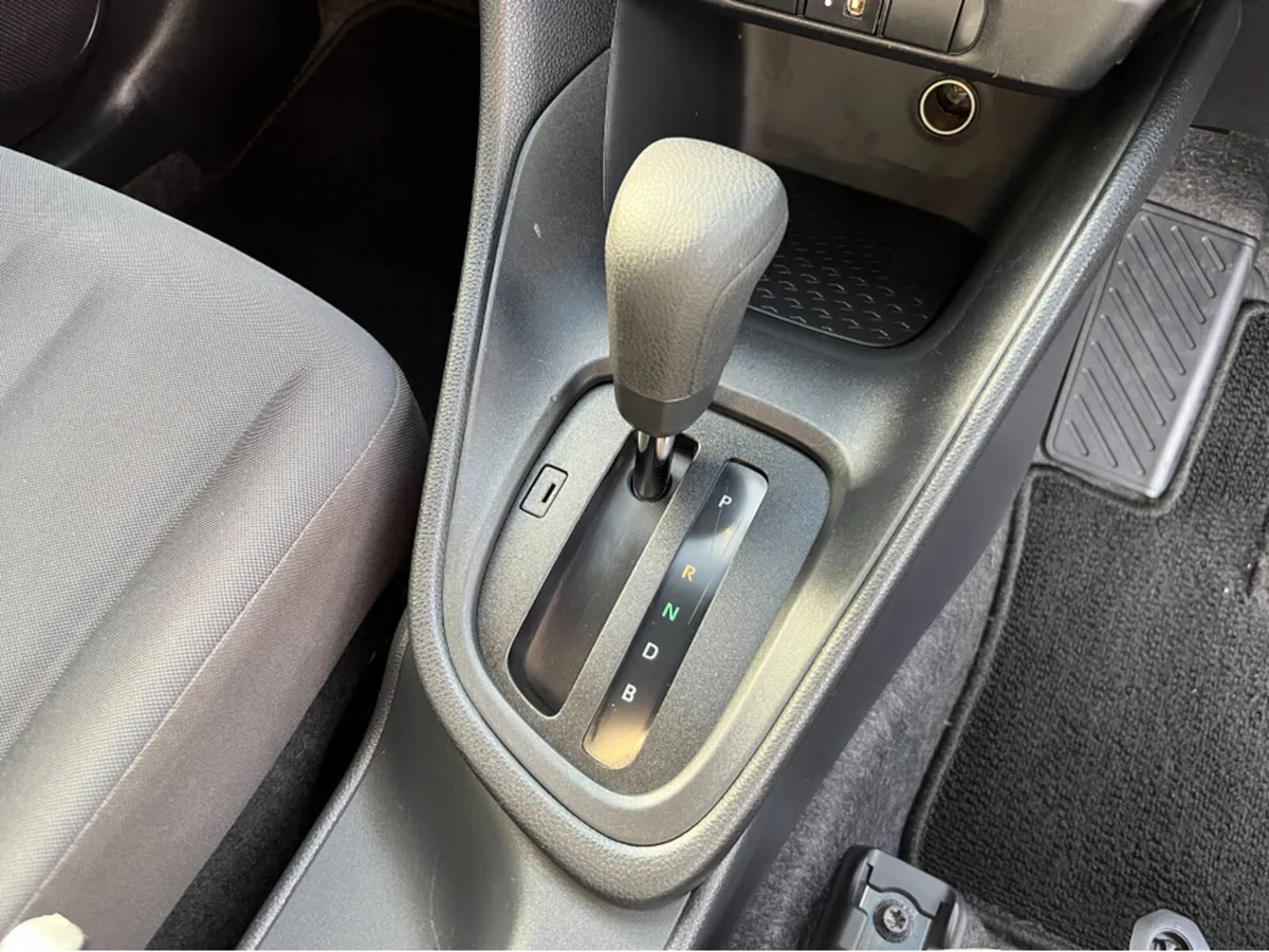 Toyota Yaris Hatchback, Petrol Hybrid, 2023, Blue
