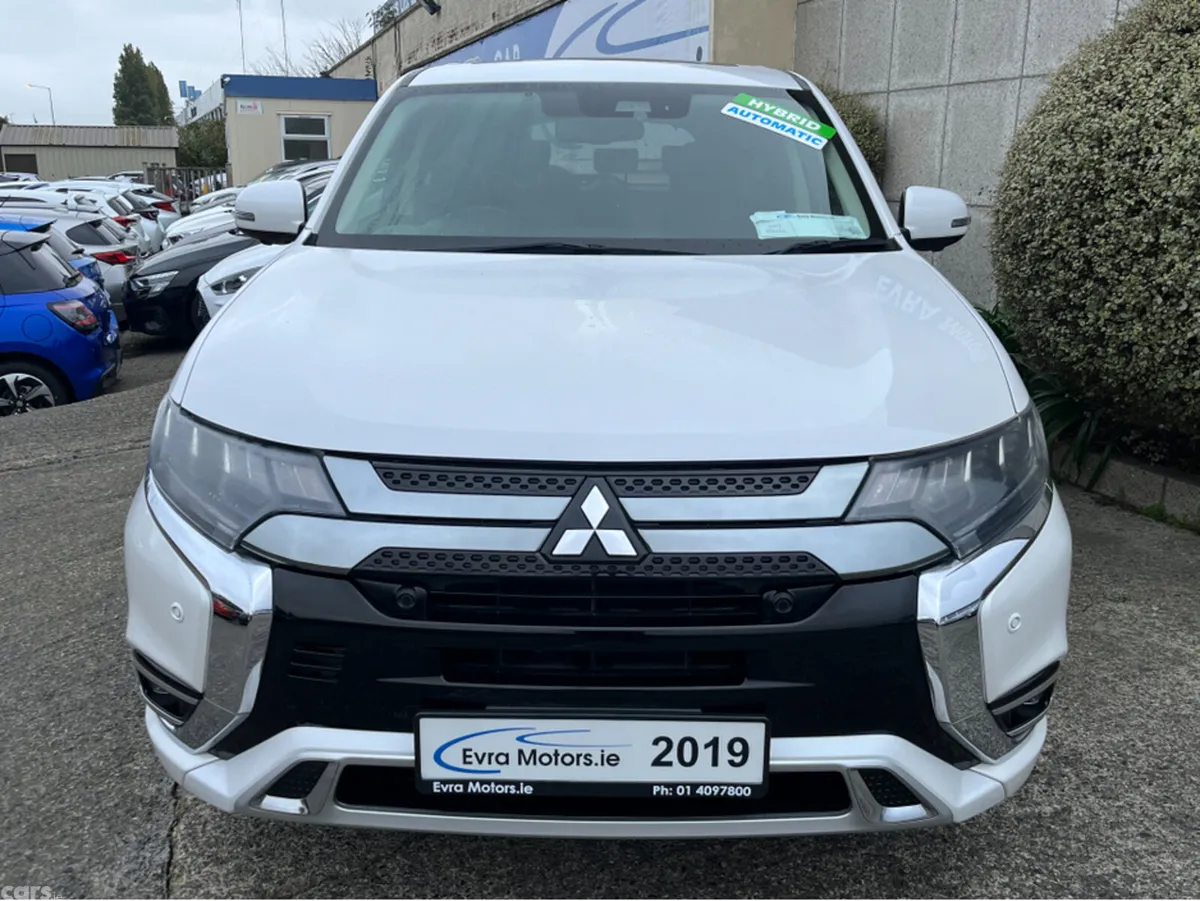 Mitsubishi Outlander SUV, Petrol Plug-in Hybrid, 2019, White
