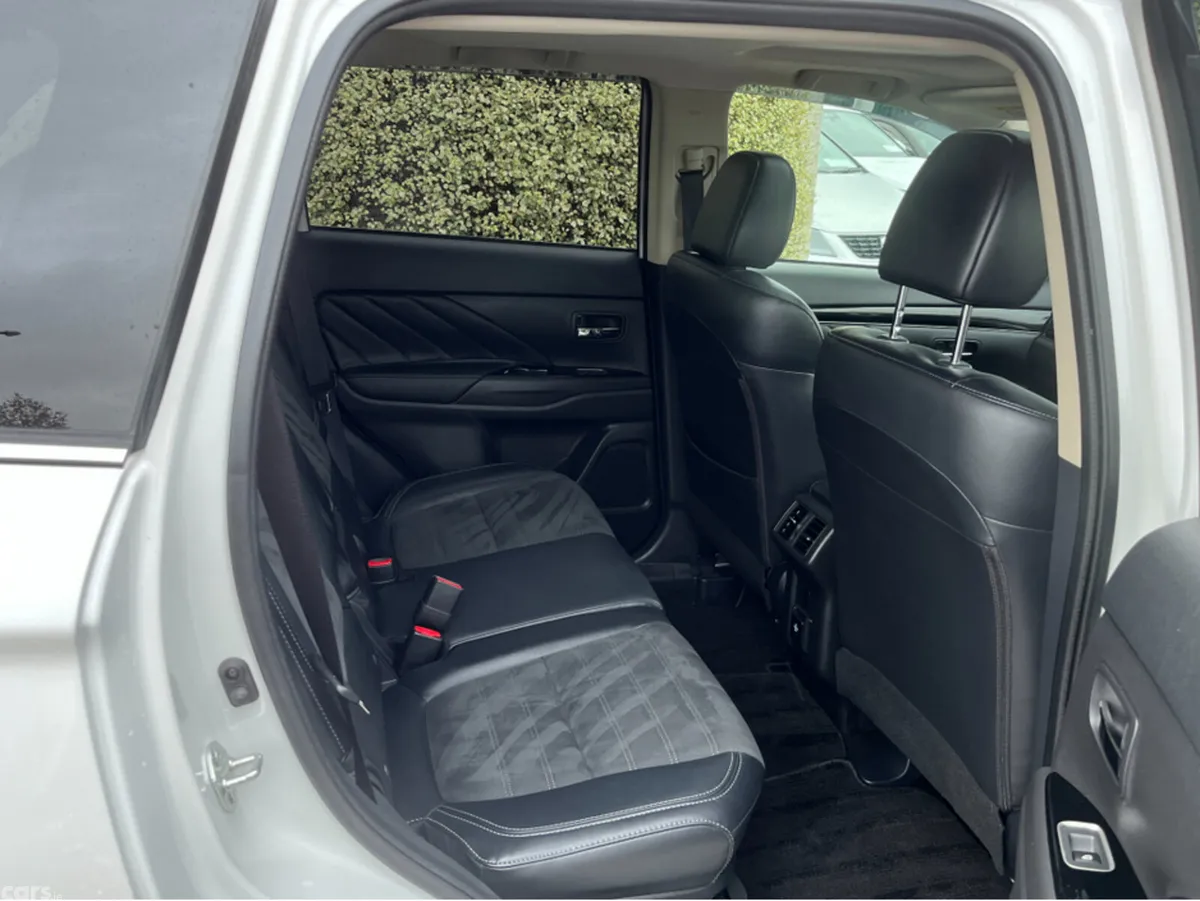 Mitsubishi Outlander SUV, Petrol Plug-in Hybrid, 2019, White