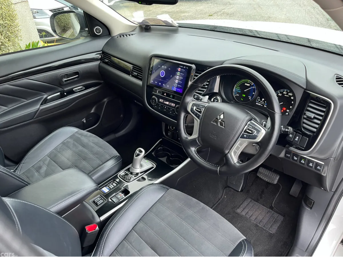 Mitsubishi Outlander SUV, Petrol Plug-in Hybrid, 2019, White