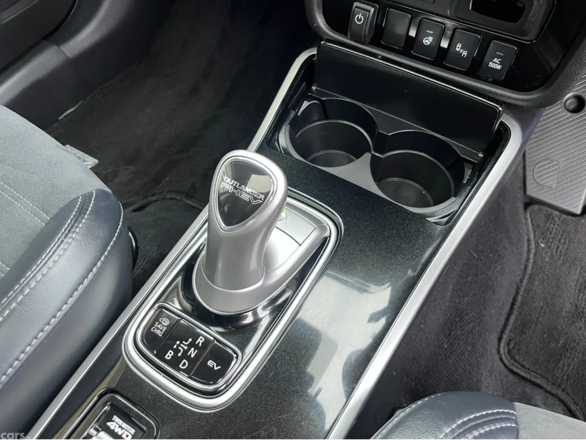 Mitsubishi Outlander SUV, Petrol Plug-in Hybrid, 2019, White