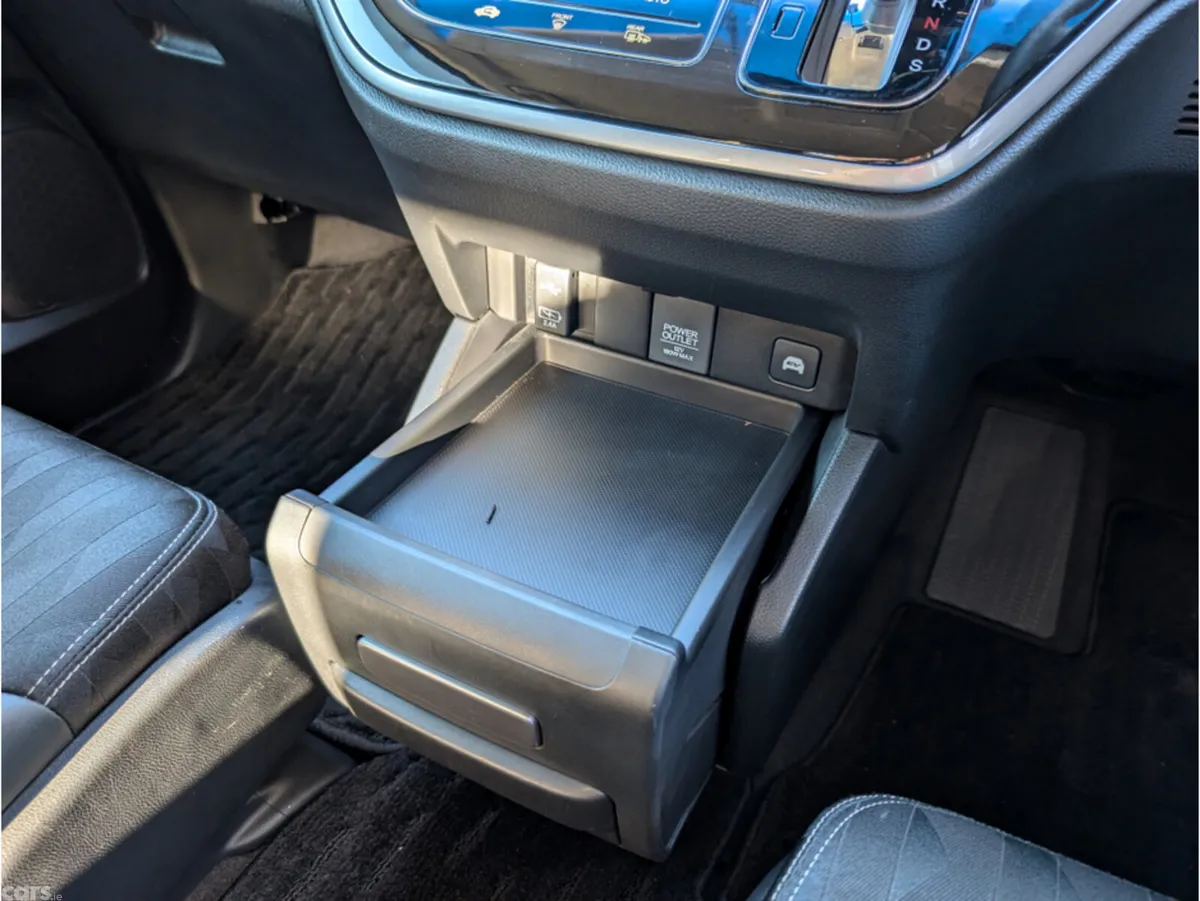 Honda Odyssey MPV, Petrol Hybrid, 2019, Blue