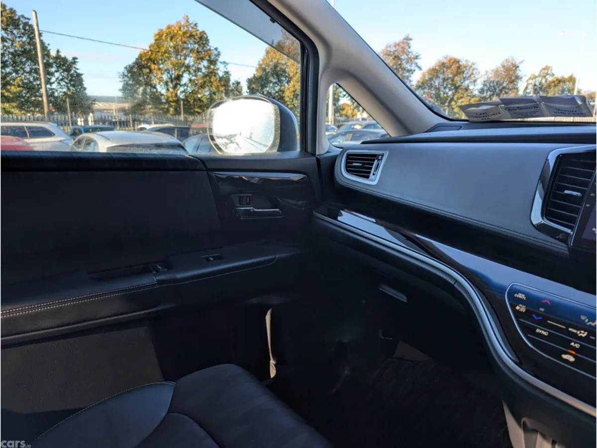 Honda Odyssey MPV, Petrol Hybrid, 2019, Blue