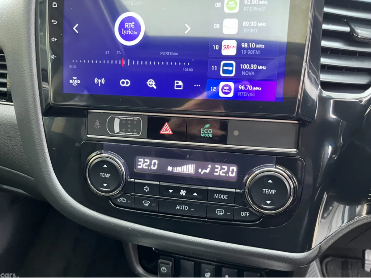 Mitsubishi Outlander SUV, Petrol Plug-in Hybrid, 2019, White