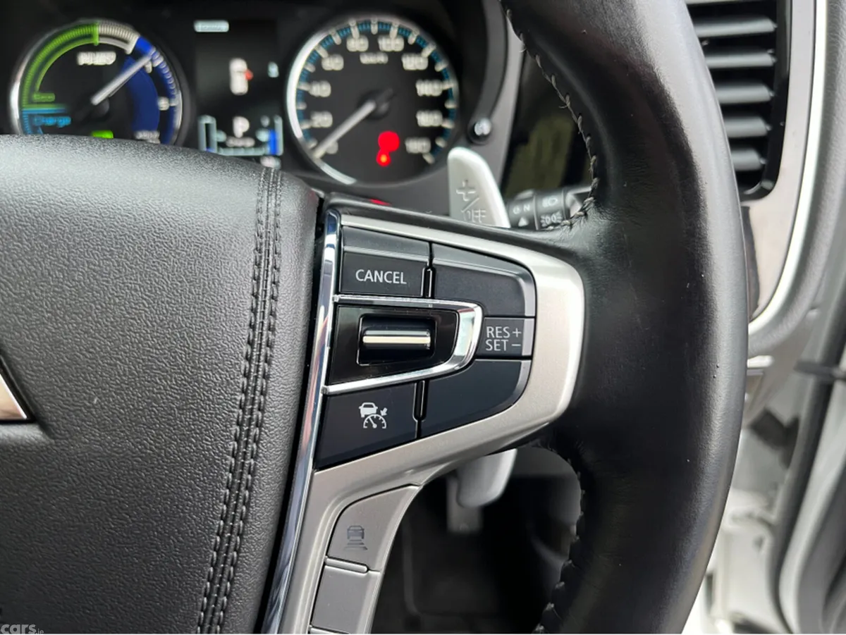 Mitsubishi Outlander SUV, Petrol Plug-in Hybrid, 2019, White