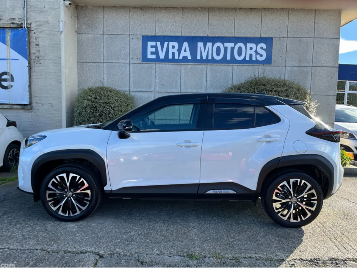 Toyota Yaris Cross SUV, Petrol Hybrid, 2024, White