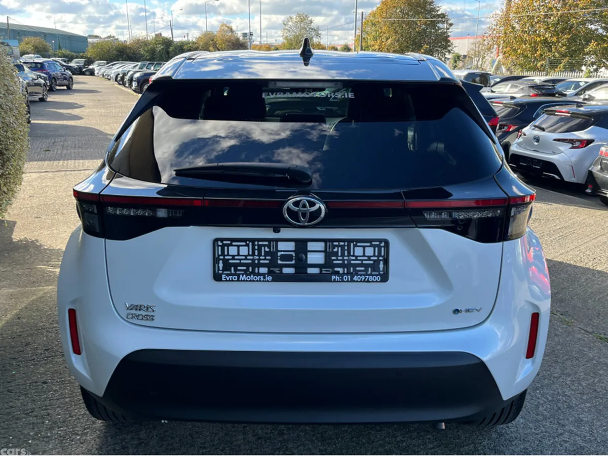 Toyota Yaris Cross SUV, Petrol Hybrid, 2024, White