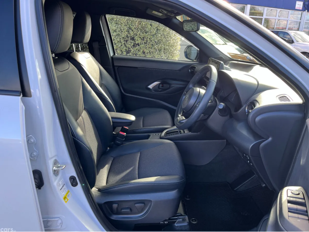 Toyota Yaris Cross SUV, Petrol Hybrid, 2024, White