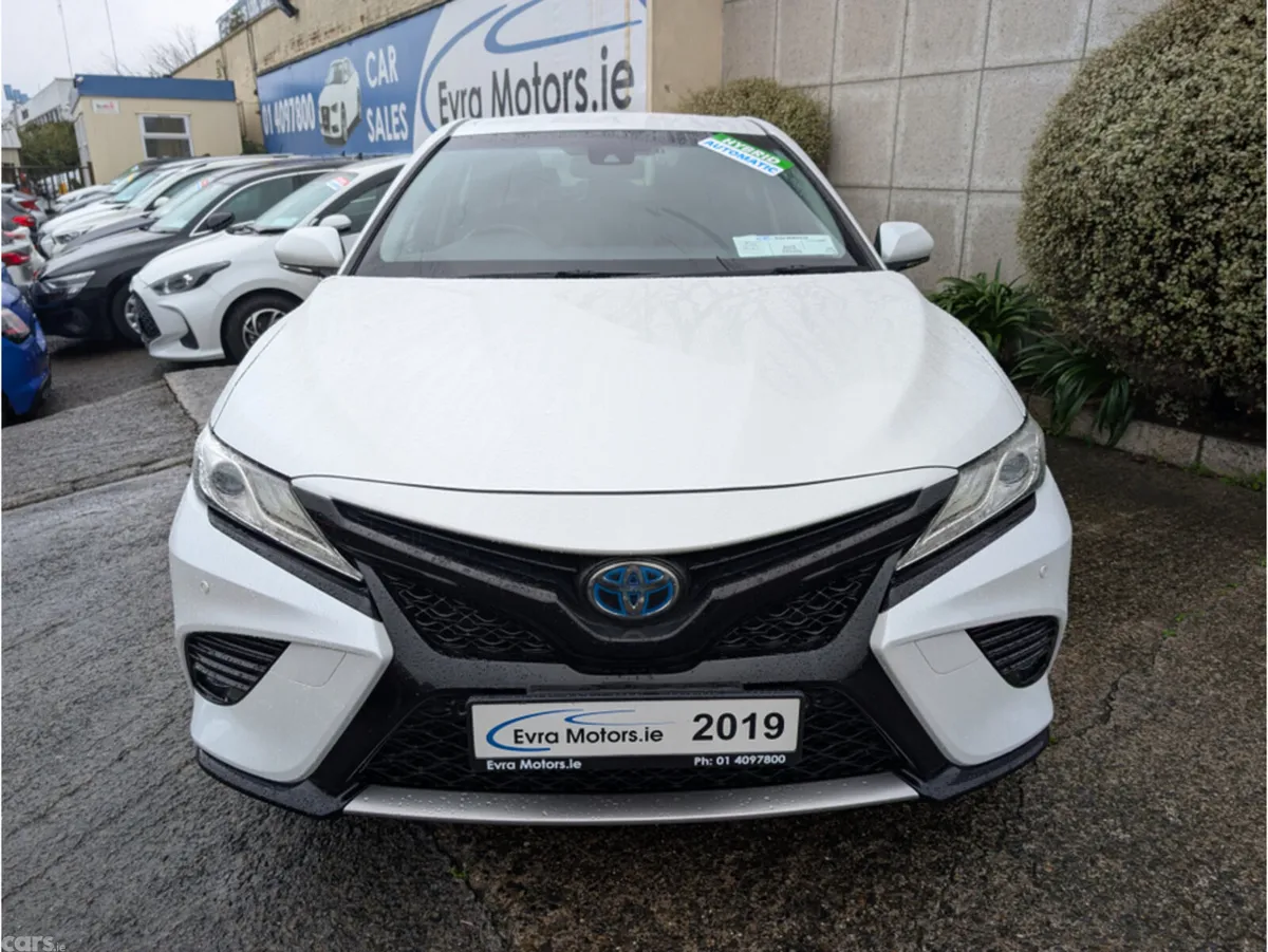 Toyota Camry Saloon, Petrol Hybrid, 2019, White