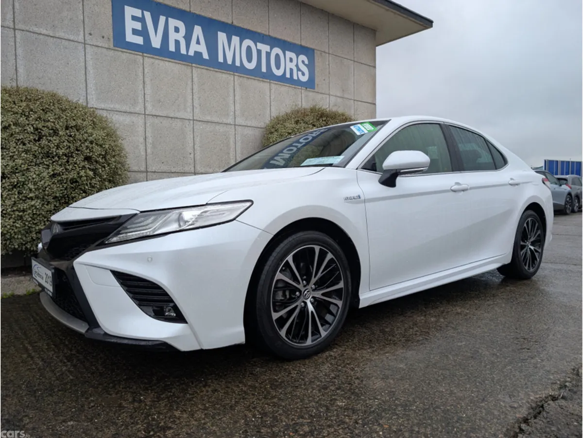 Toyota Camry Saloon, Petrol Hybrid, 2019, White