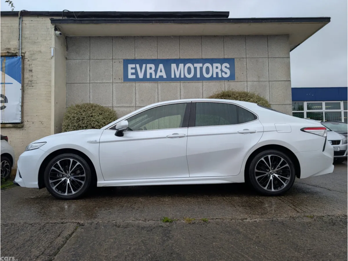 Toyota Camry Saloon, Petrol Hybrid, 2019, White