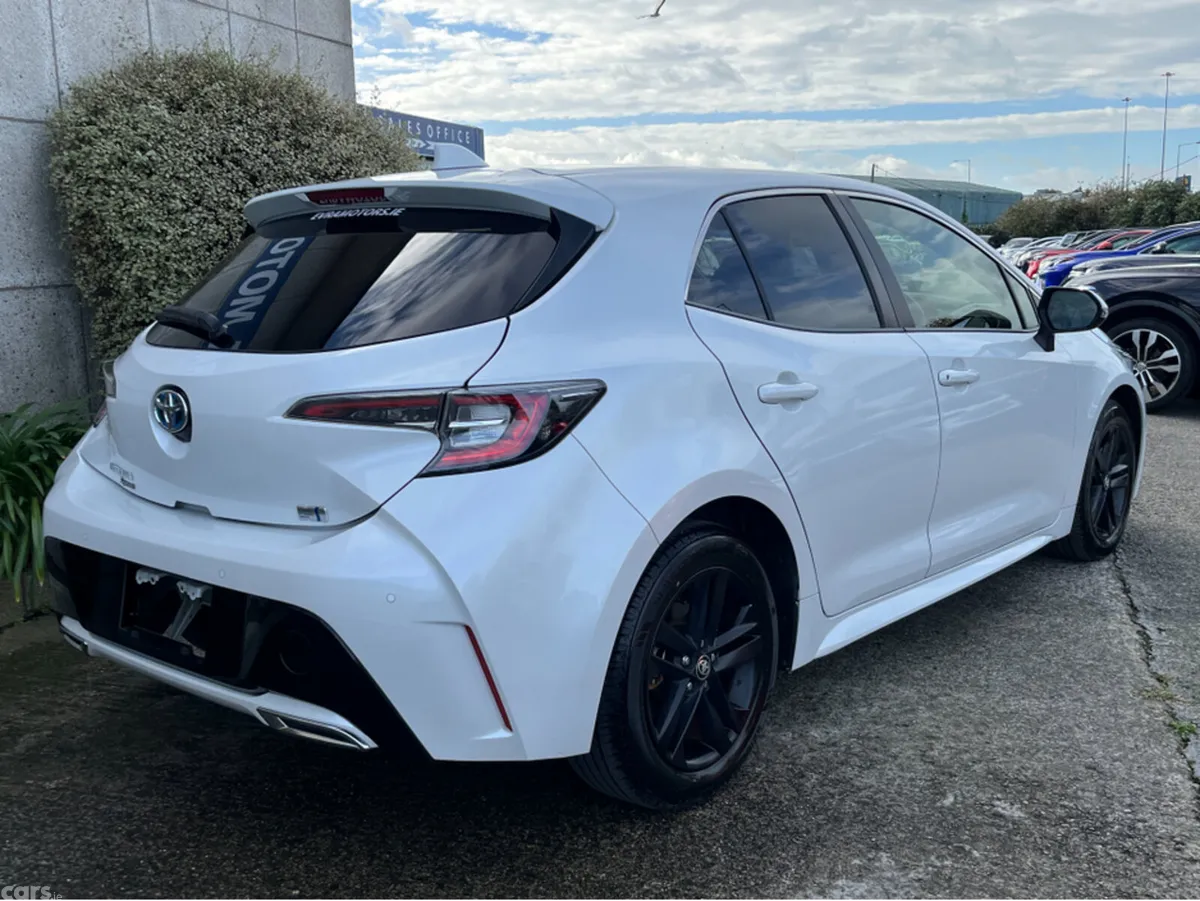 Toyota Corolla Hatchback, Petrol Hybrid, 2022, White
