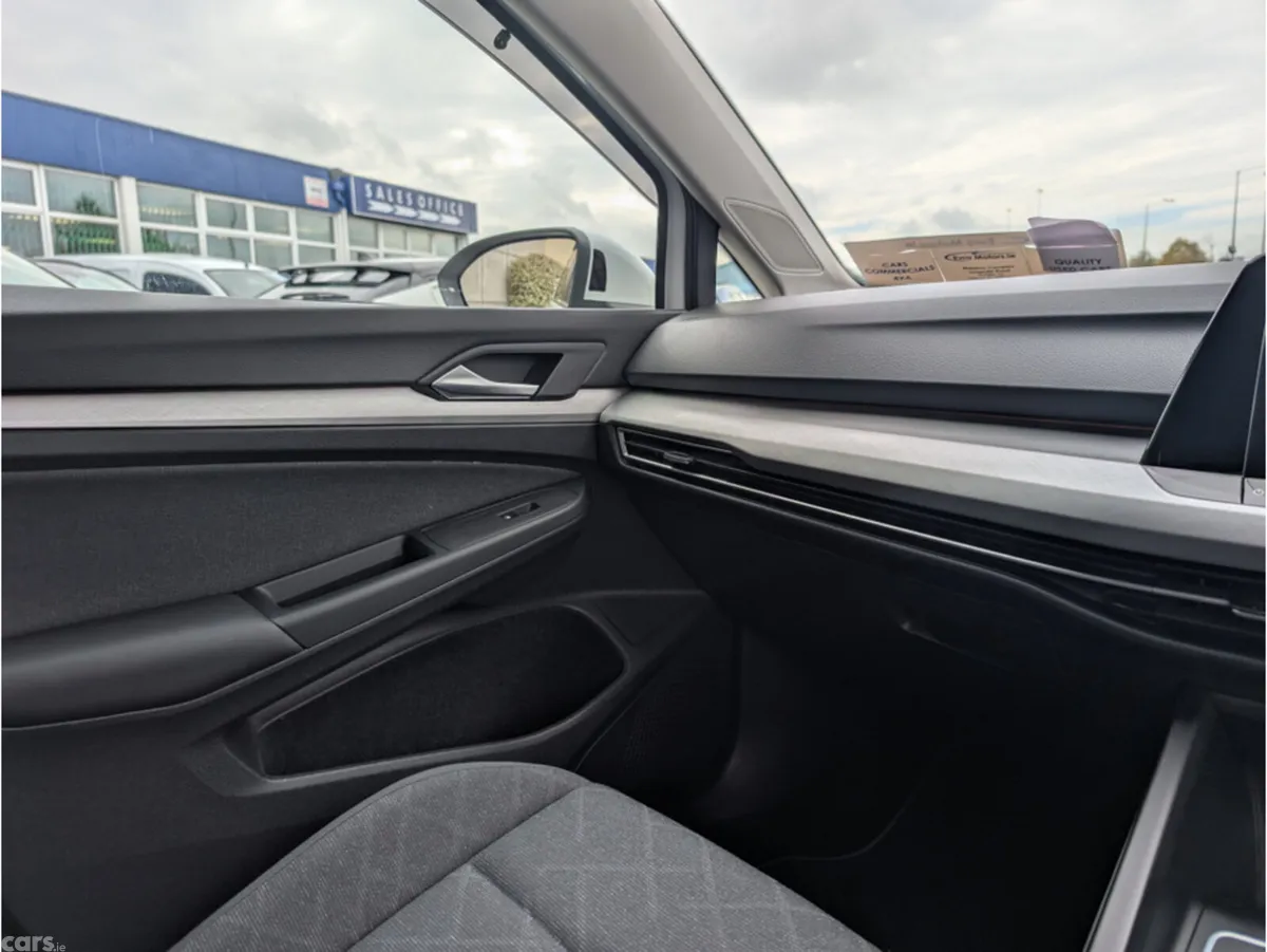 Volkswagen Golf Estate, Diesel, 2023, White