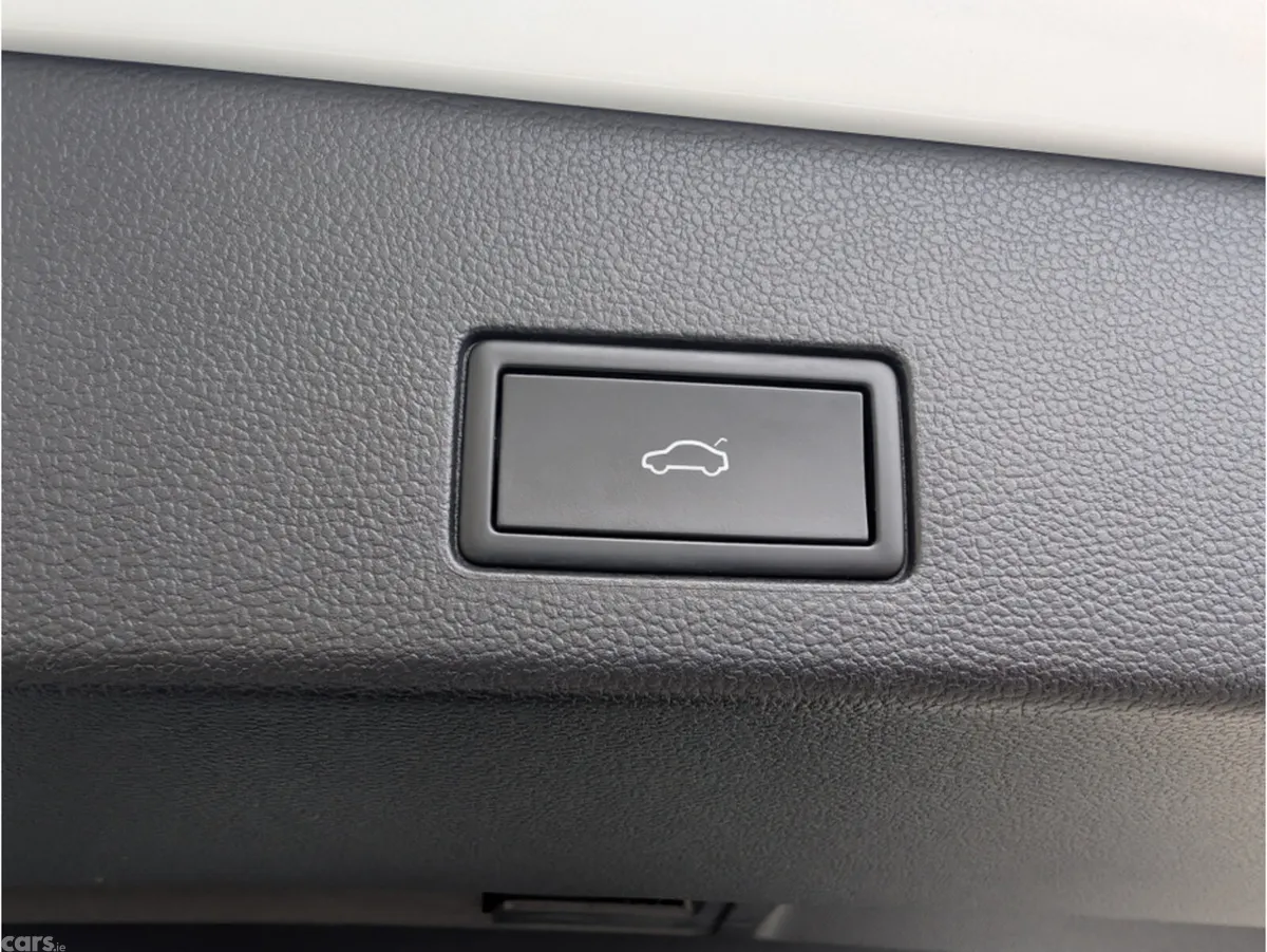 Volkswagen Golf Estate, Diesel, 2023, White