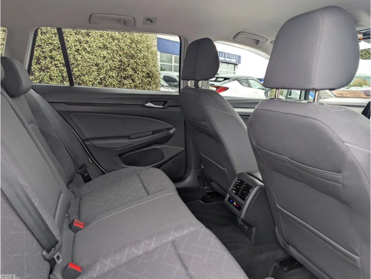Volkswagen Golf Estate, Diesel, 2023, White