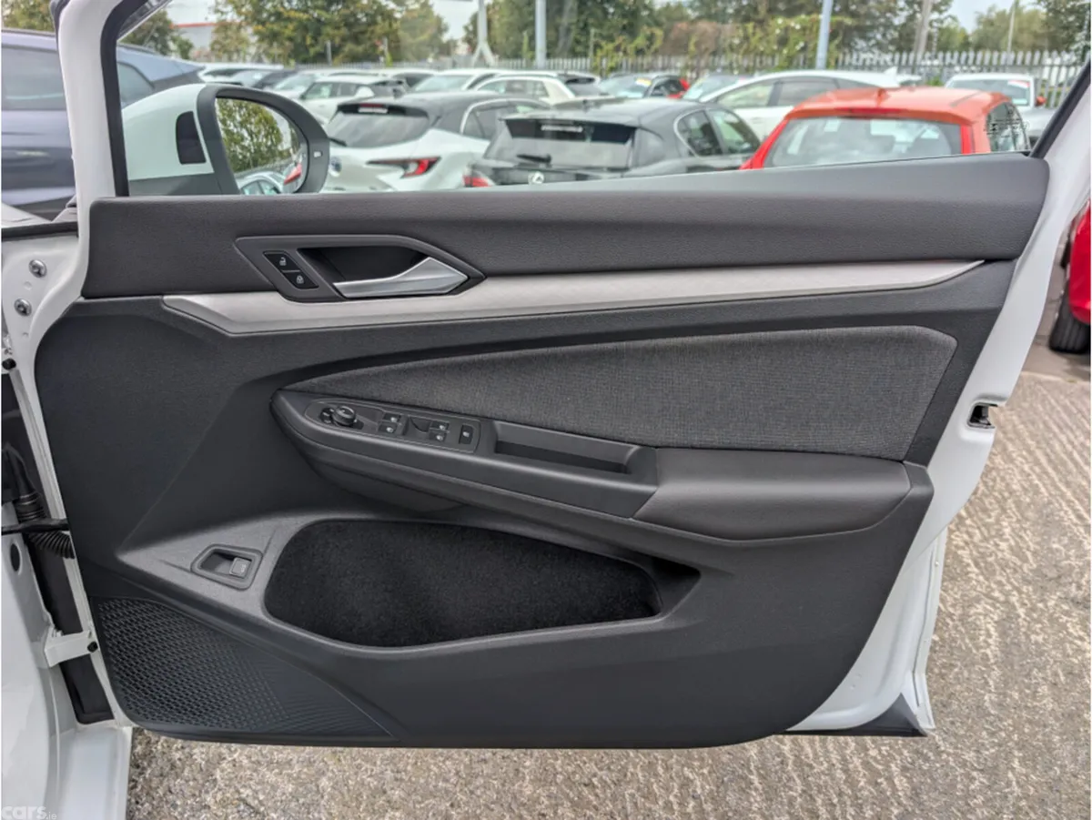 Volkswagen Golf Estate, Diesel, 2023, White
