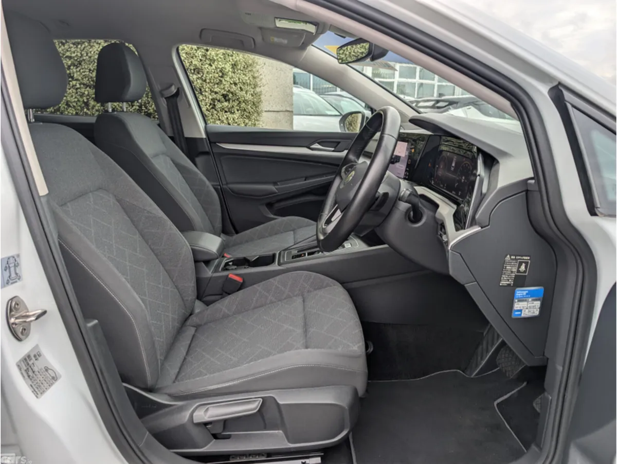 Volkswagen Golf Estate, Diesel, 2023, White