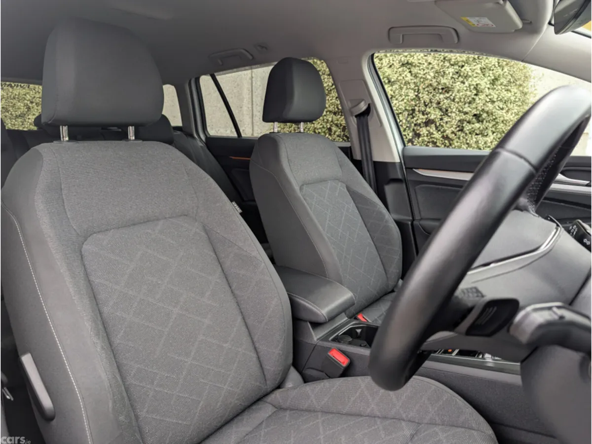 Volkswagen Golf Estate, Diesel, 2023, White