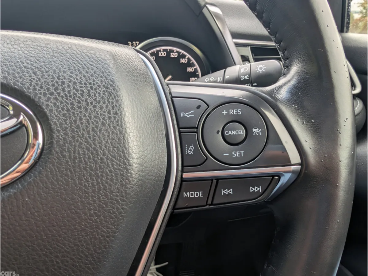 Toyota Camry Saloon, Petrol Hybrid, 2020, White