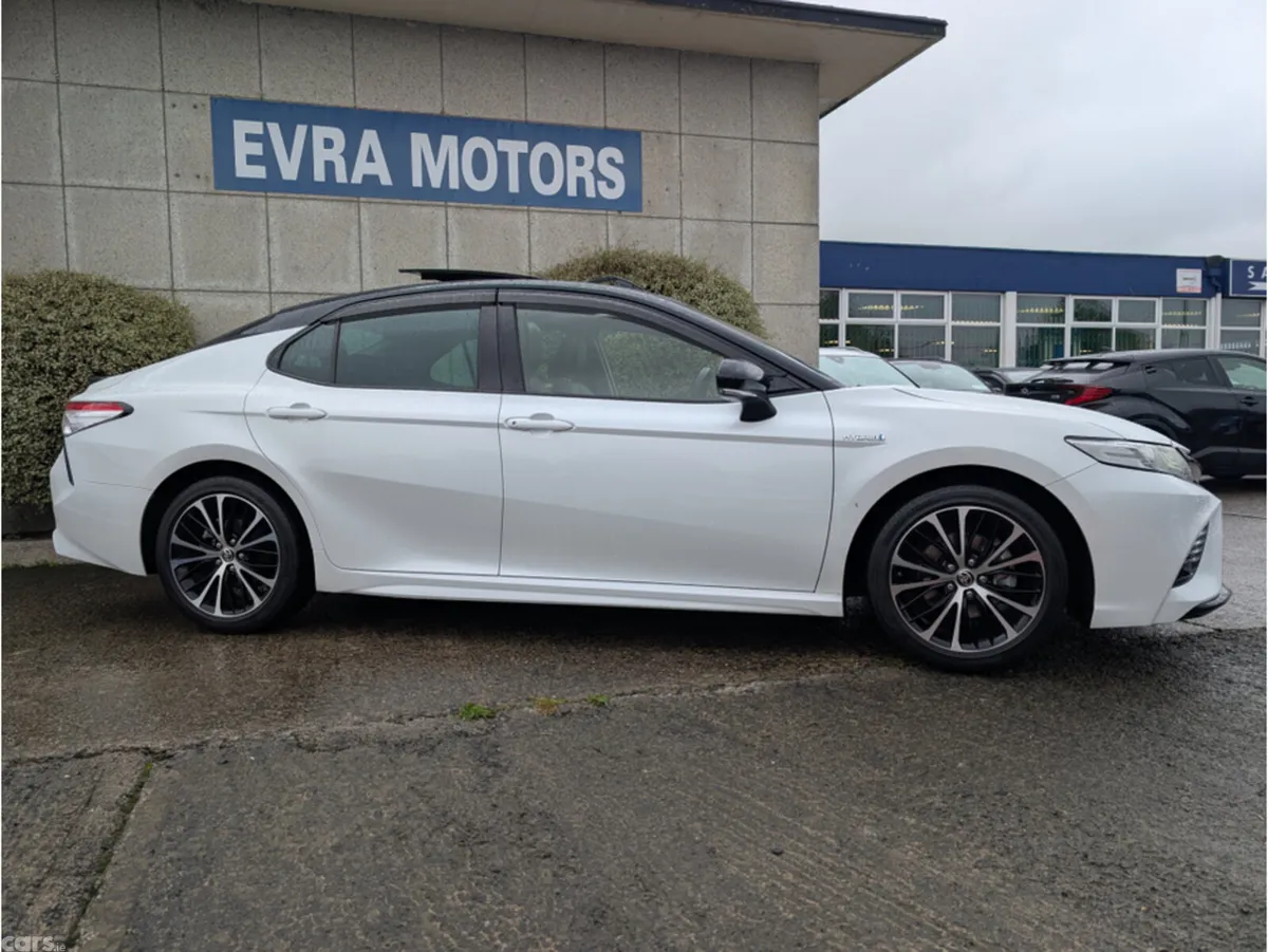 Toyota Camry Saloon, Petrol Hybrid, 2020, White