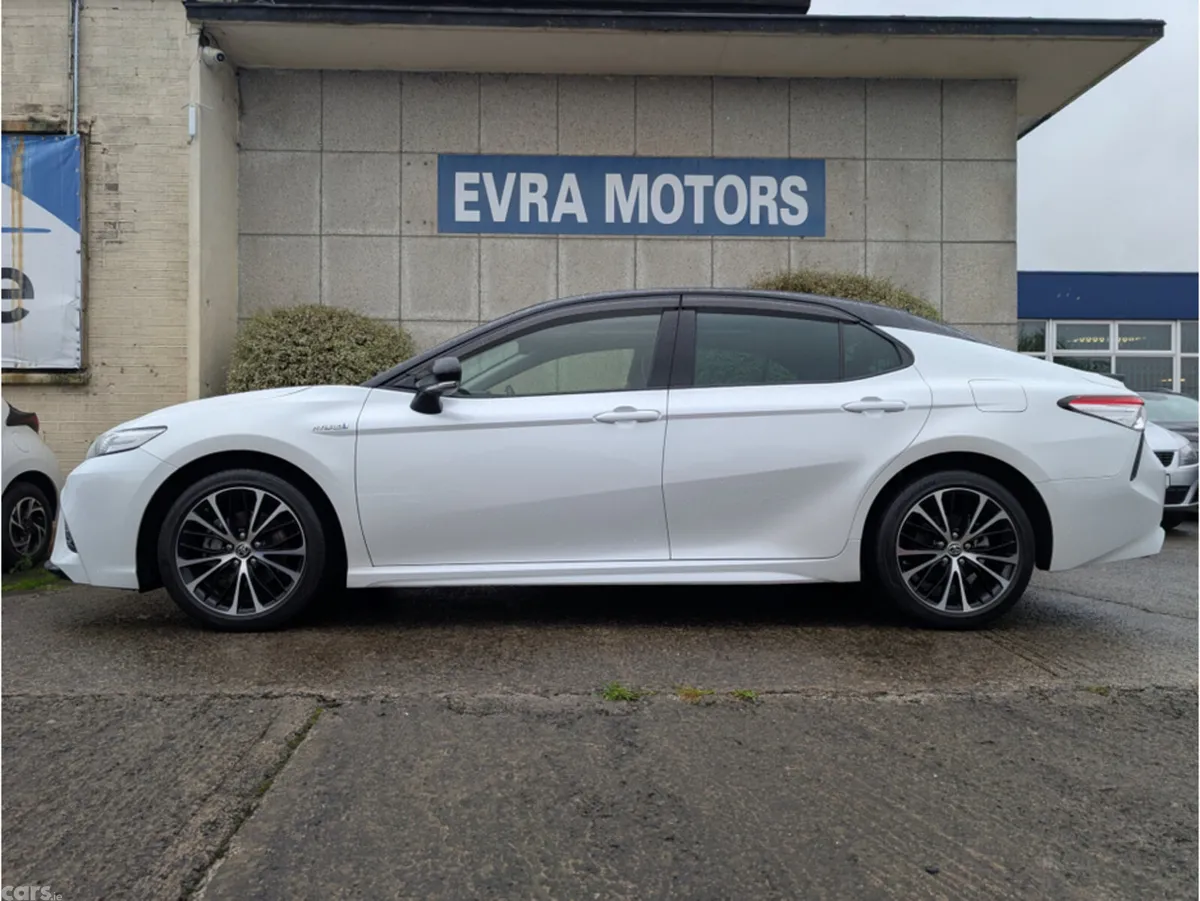 Toyota Camry Saloon, Petrol Hybrid, 2020, White