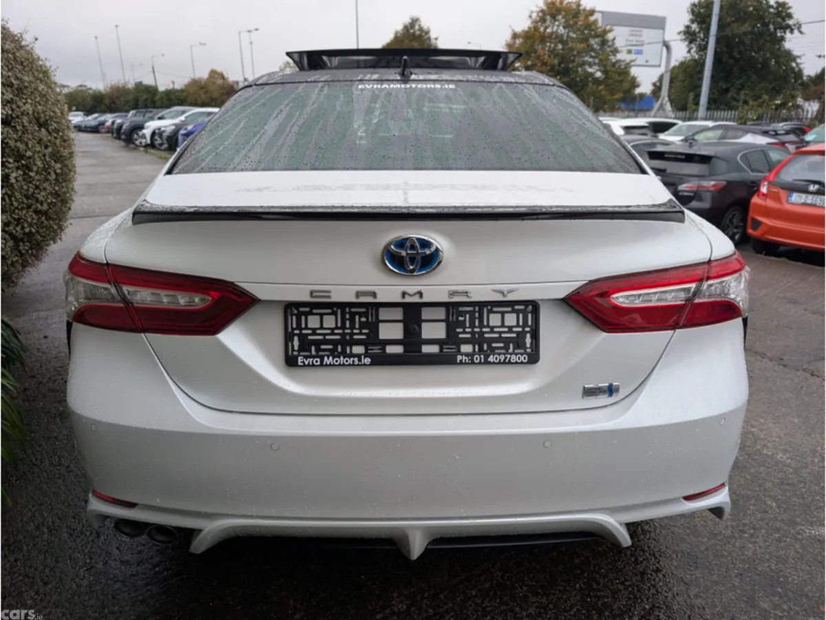 Toyota Camry Saloon, Petrol Hybrid, 2020, White