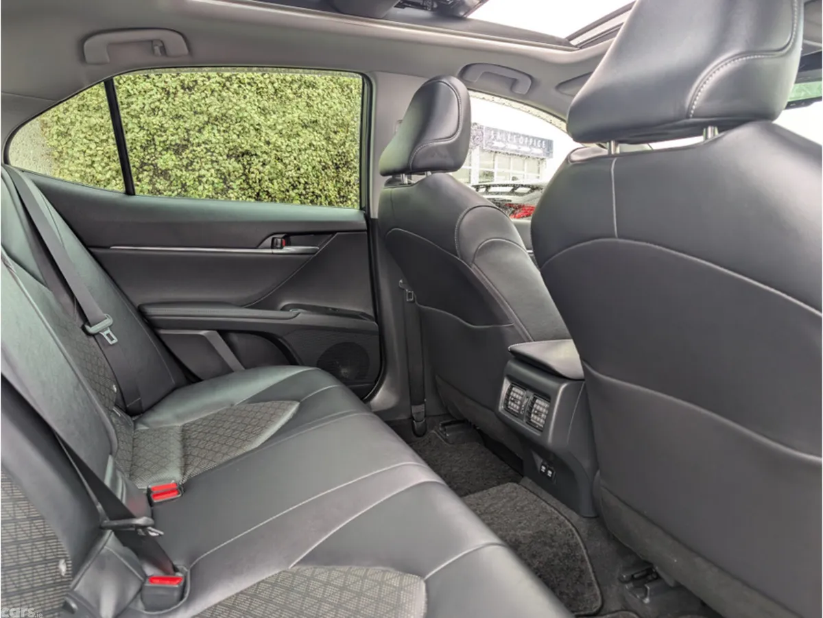 Toyota Camry Saloon, Petrol Hybrid, 2020, White