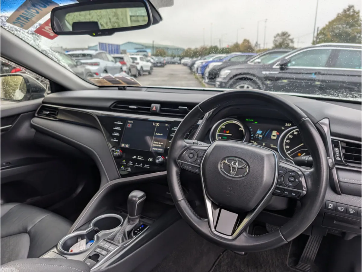 Toyota Camry Saloon, Petrol Hybrid, 2020, White