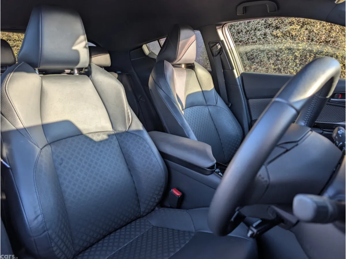 Toyota C-HR SUV, Petrol Hybrid, 2019, Red