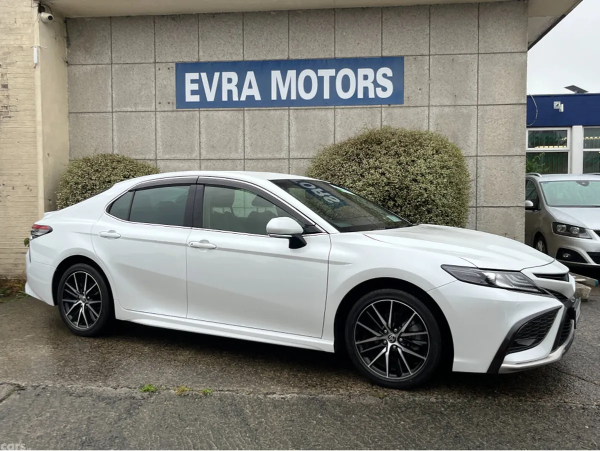 Toyota Camry Saloon, Petrol Hybrid, 2022, White