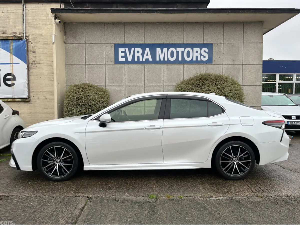 Toyota Camry Saloon, Petrol Hybrid, 2022, White