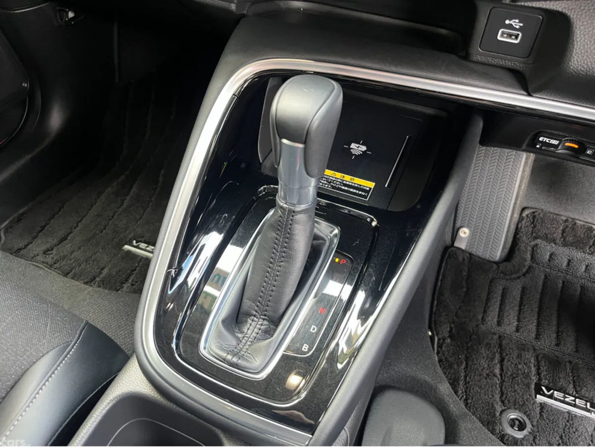 Honda Vezel SUV, Petrol Hybrid, 2022, Red