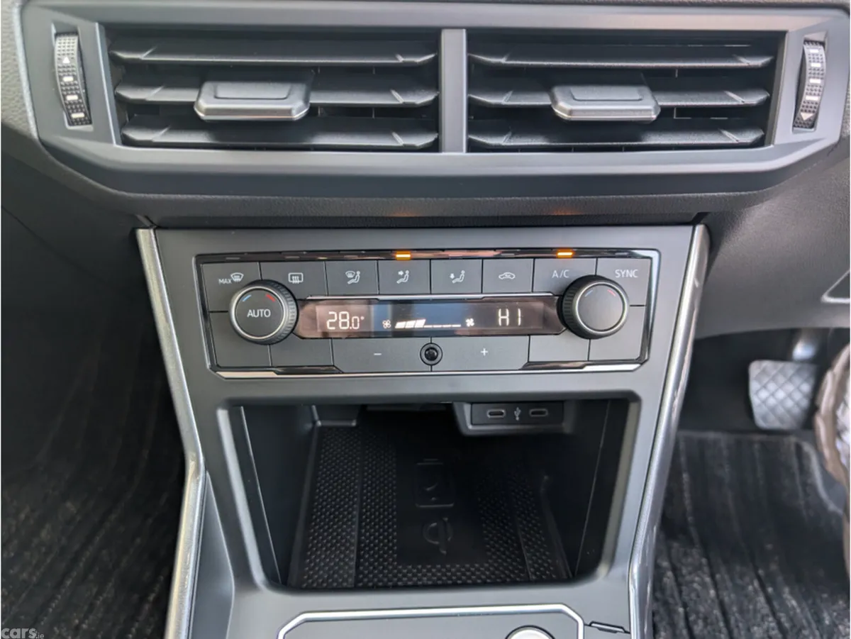 Volkswagen Polo Hatchback, Petrol, 2022, Blue