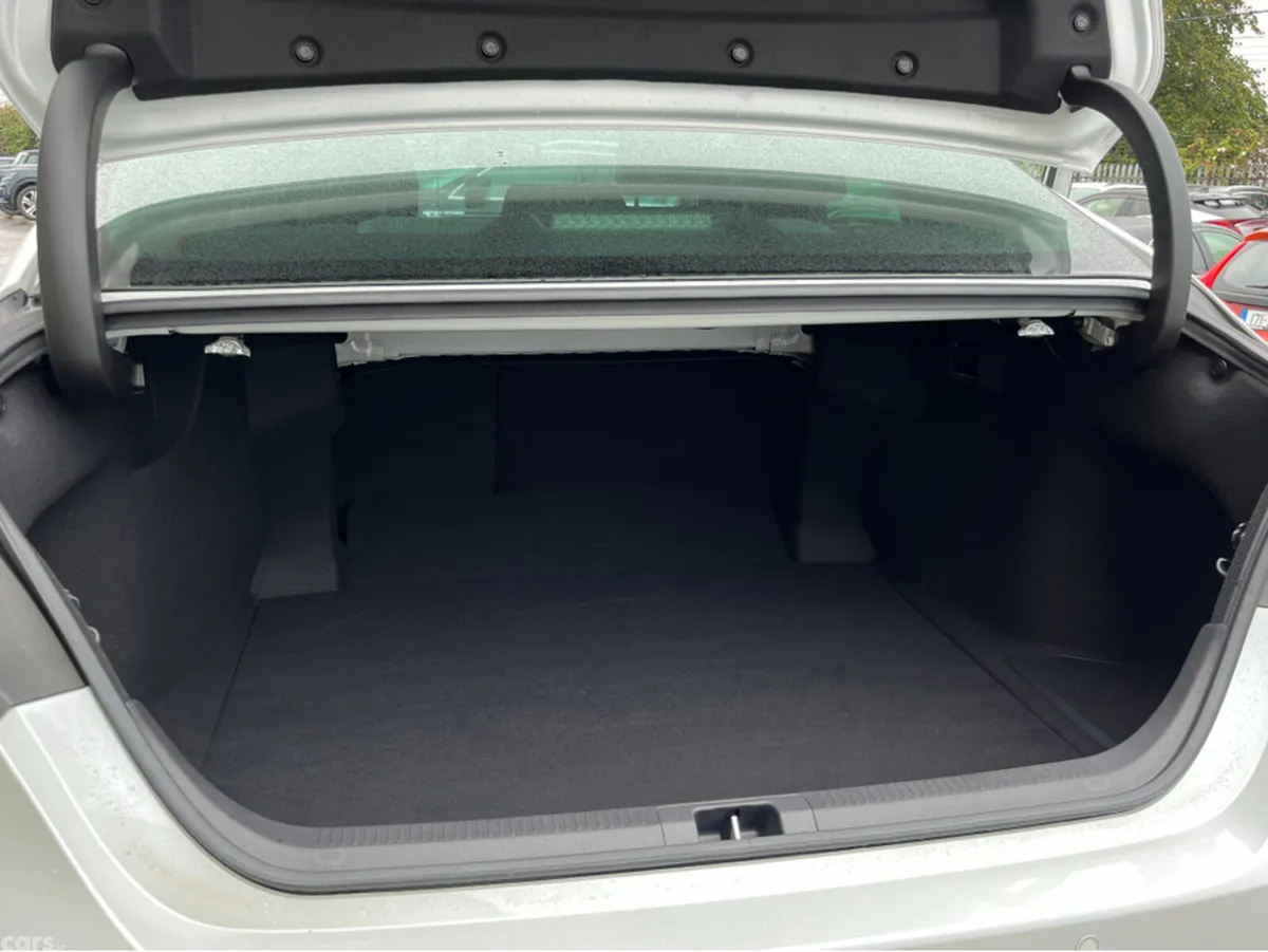 Toyota Camry Saloon, Petrol Hybrid, 2022, White