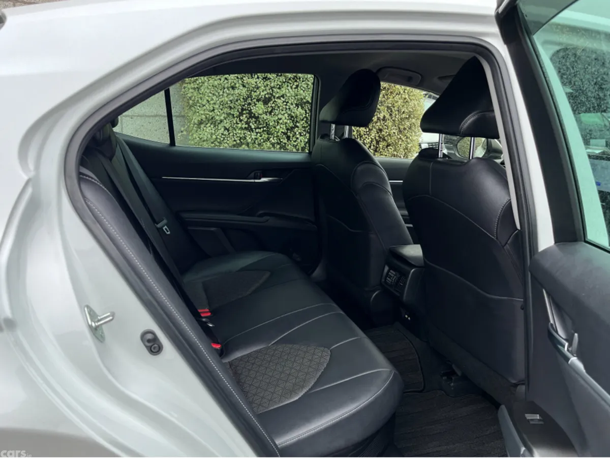 Toyota Camry Saloon, Petrol Hybrid, 2022, White