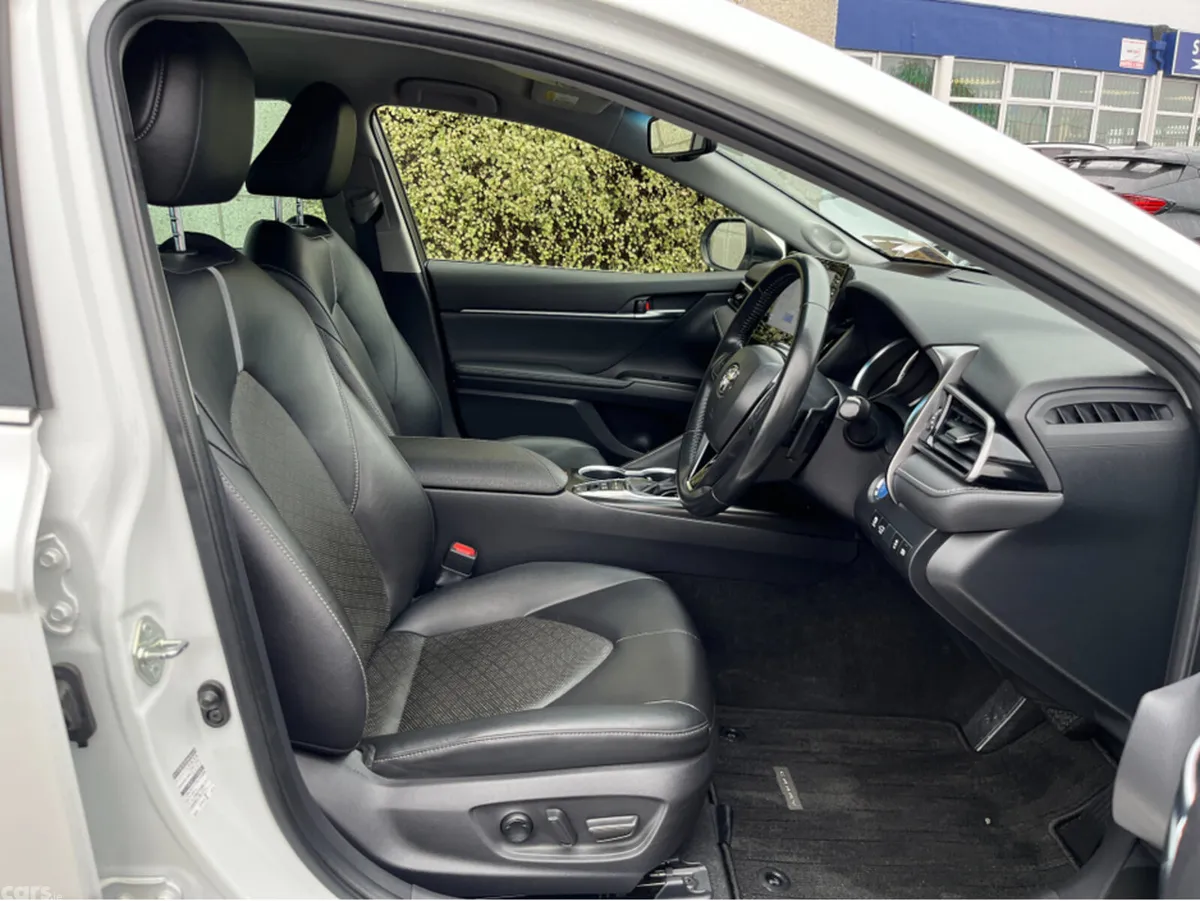 Toyota Camry Saloon, Petrol Hybrid, 2022, White