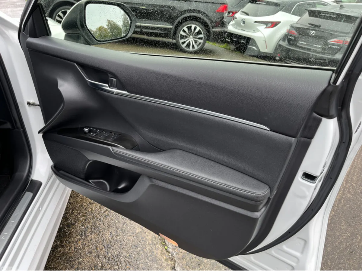 Toyota Camry Saloon, Petrol Hybrid, 2022, White